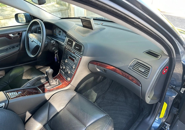 Volvo V70 cena 23900 przebieg: 240000, rok produkcji 2007 z Okonek małe 781